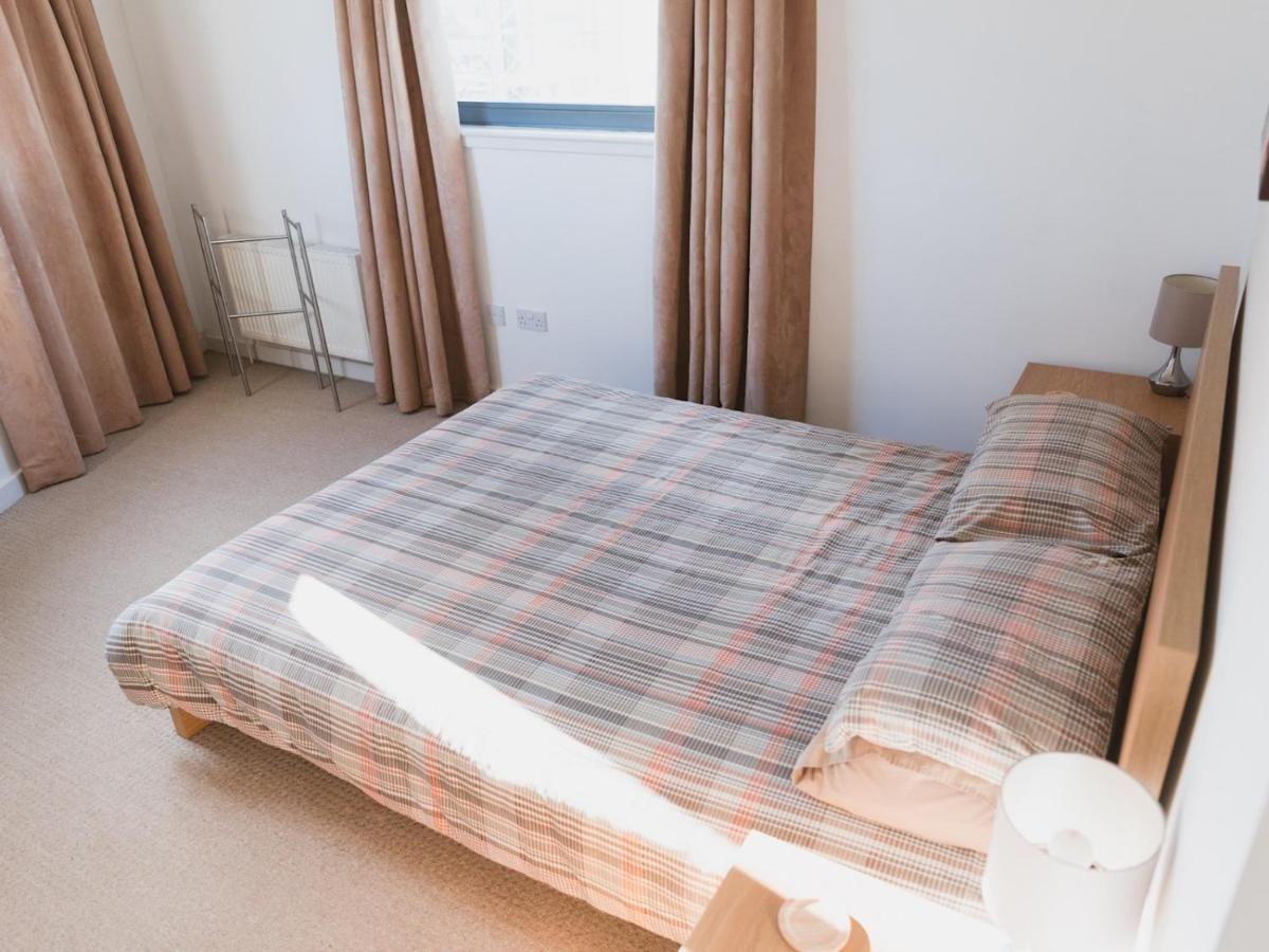 Pass The Keys Lovely 2-Bed Flat Glasgow Harbour Free Parking Exterior photo